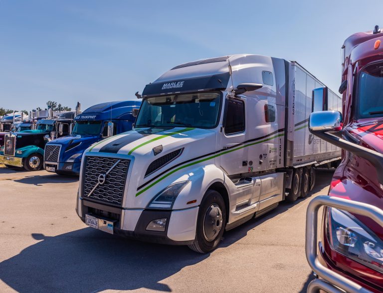 heavy duty long haul truck powered by Battle Born All-Electric APU